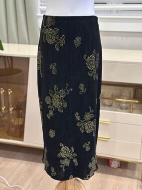 Vintage Black Floral Midi Skirt with Gold Embroidery
